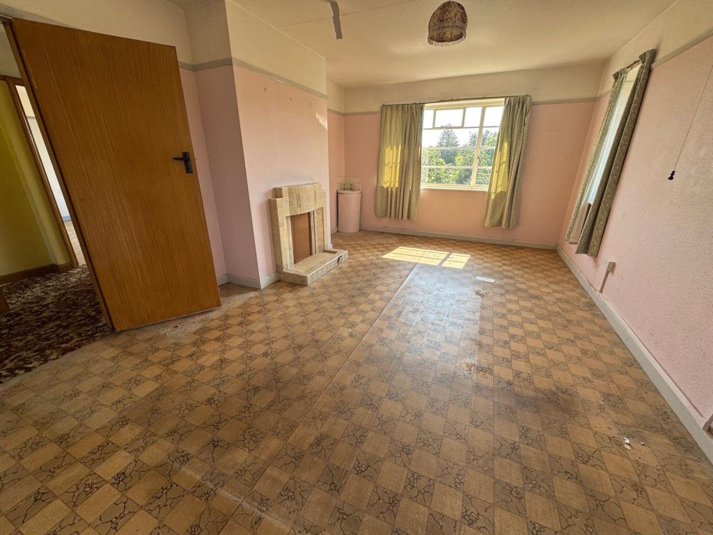 Lot: 8 - DETACHED FARMHOUSE FOR IMPROVEMENT - Bedroom 2